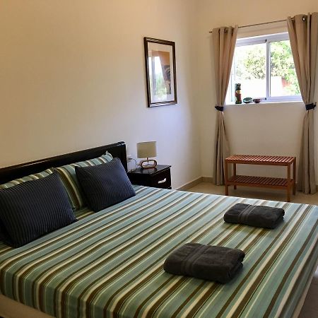 Bubali Gardens Apartment Palm Beach ภายนอก รูปภาพ