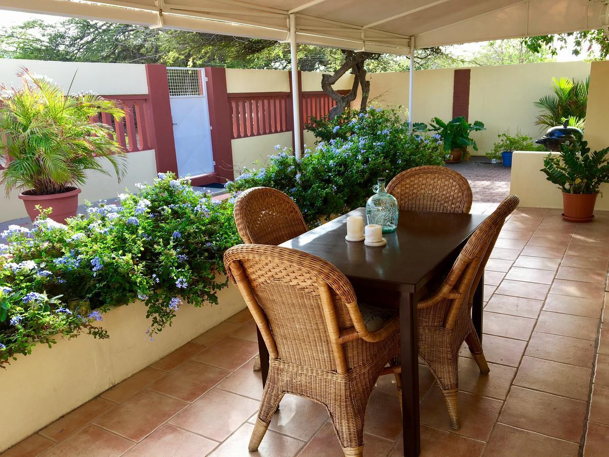 Bubali Gardens Apartment Palm Beach ภายนอก รูปภาพ